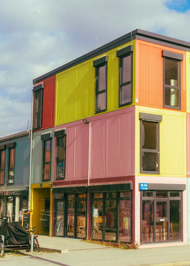 Three-storey modular building