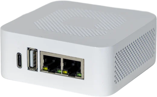 edalsoOne in three-quarter view, showing its ports: USB-C, USB and two Ethernet.